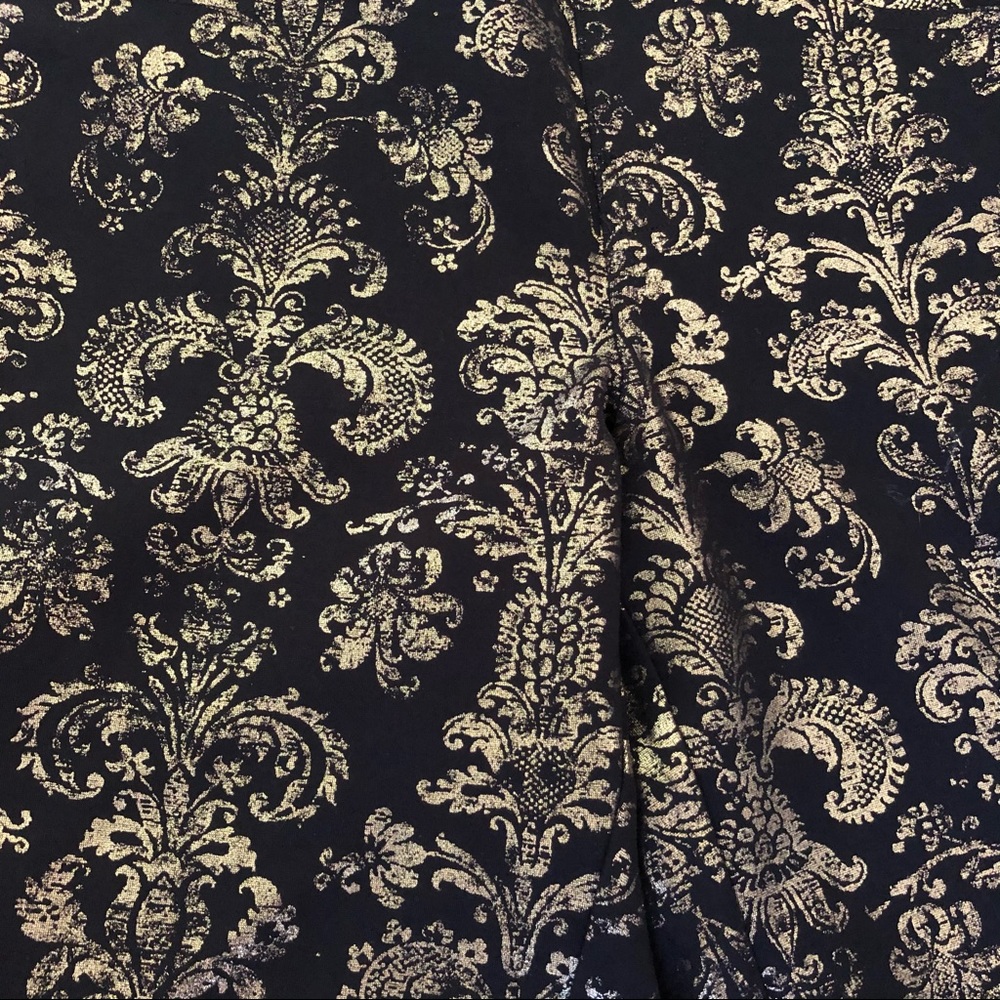 HUE Legging with Gold Appliqué - Size S - Picture 4 of 7